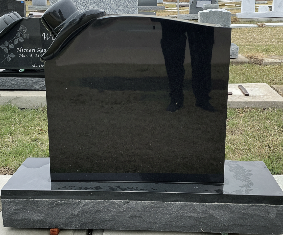 #44 SINGLE W/ HAT CARVING